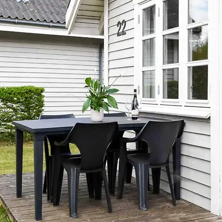 Holiday Ix Semesterbostad *